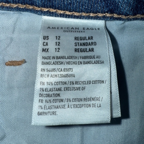 American Eagle Medium Wash High Waist Curvy Mom Jeans Women’s Size 12 - Picture 8 of 9